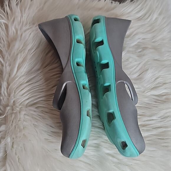 CROCS Duet Sport Mary Jane Flats Grey and Aqua - Picture 3 of 6